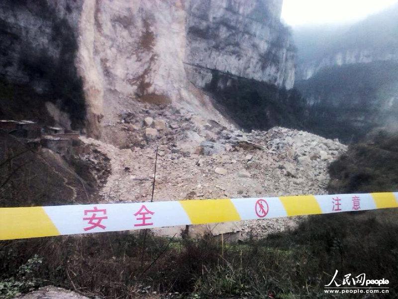 2013年2月18日，贵州凯里龙场镇山体滑坡事故救现场（手机拍摄）。唐云芳/CFP